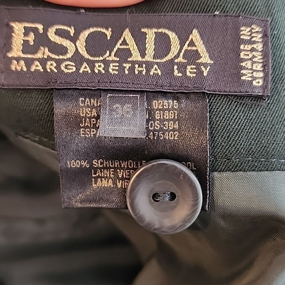 Escada suit  - Picture 8 of 8